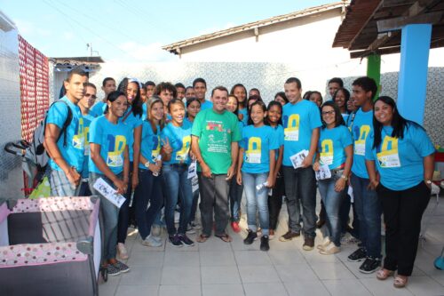 Entrega dos brinquedos à Creche Almir do Picolé