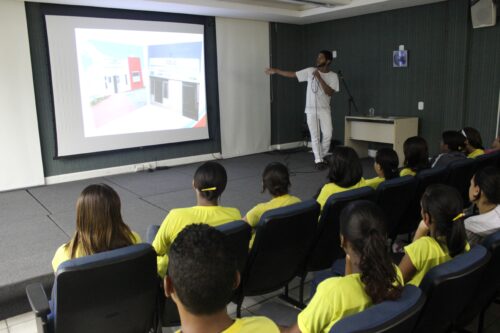 Palestra equipamentos sociais CRAS e CREAS