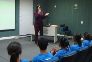 Alunos participam de palestra sobre Ética Profissional