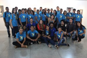 Jovens do ILBJ conferem exposição Cenas da Cidade de Fábrica