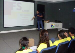 Palestra orienta jovens sobre cursos da UFS